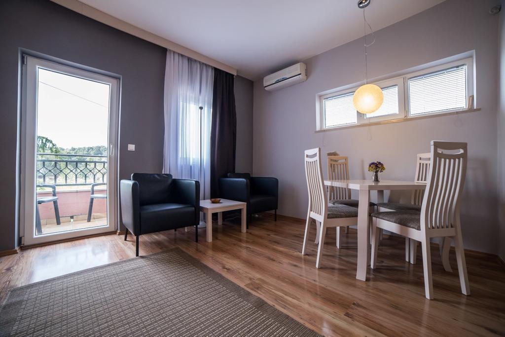 Villa Lugano 罗维尼 外观 照片